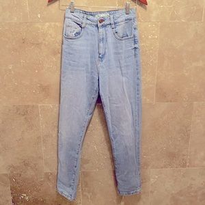 Zara mom jeans light blue size 2 US denim